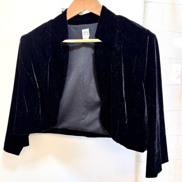 Sangria Jackets & Blazers - Sangria Cropped Black Velvet Bolero Jacket Witchy Goth Size Medium 3/4 sleeve
